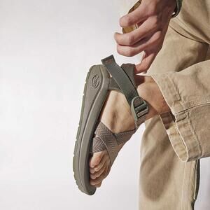 Chaco Men's CushZ Extra Cushioned Sandal Size 9 New w/o Box Sport